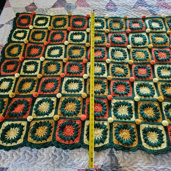 GRANNY SQUARE AFGHAN 4' x 6' Crochet Colorful Puff Balls Scalloped Edge GIFT - Picture 8 of 11